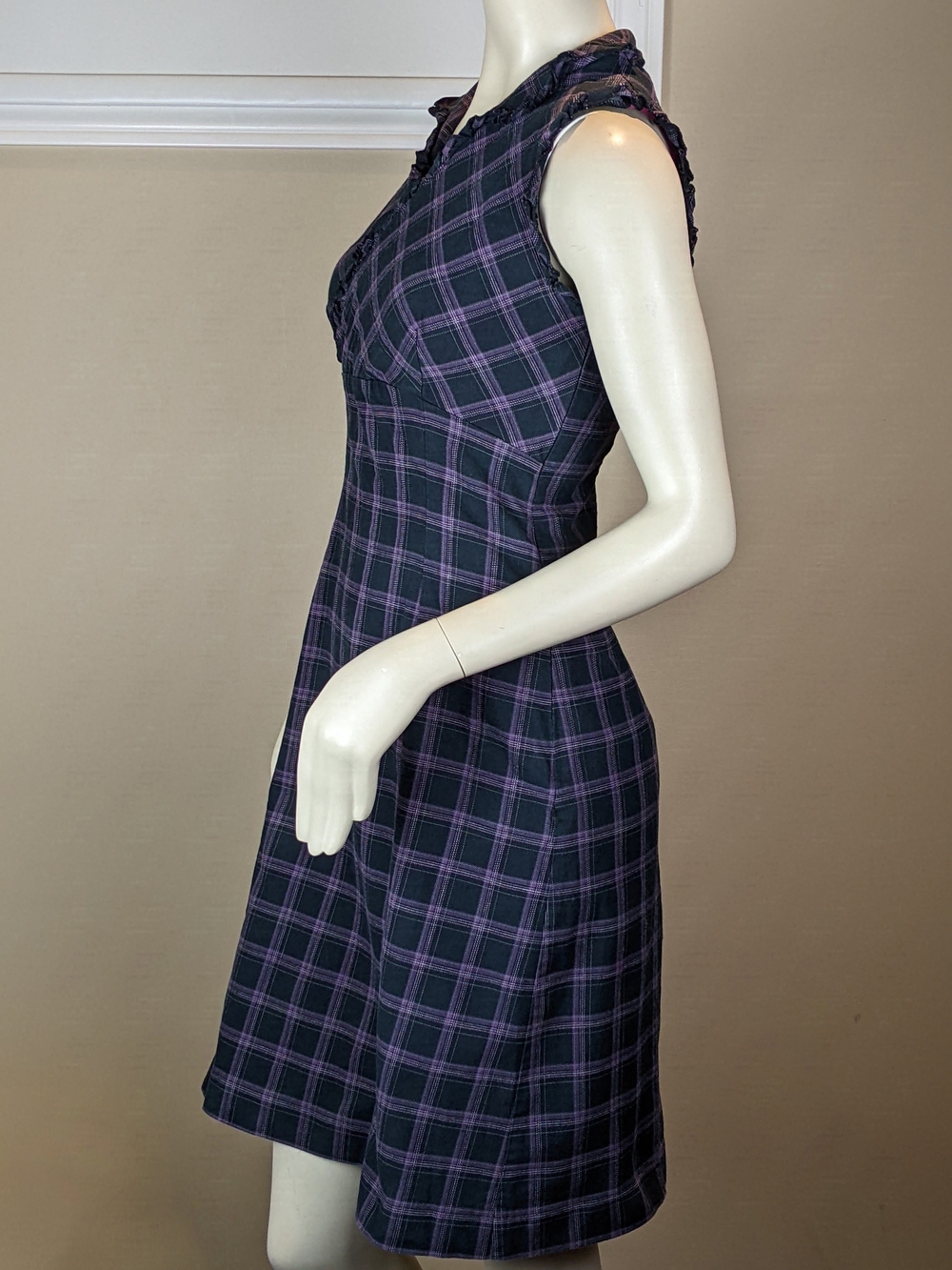 🇨🇦 Lela Sleeveless Cotton Black and Purple Plaid Dress - Picture 2 of 2